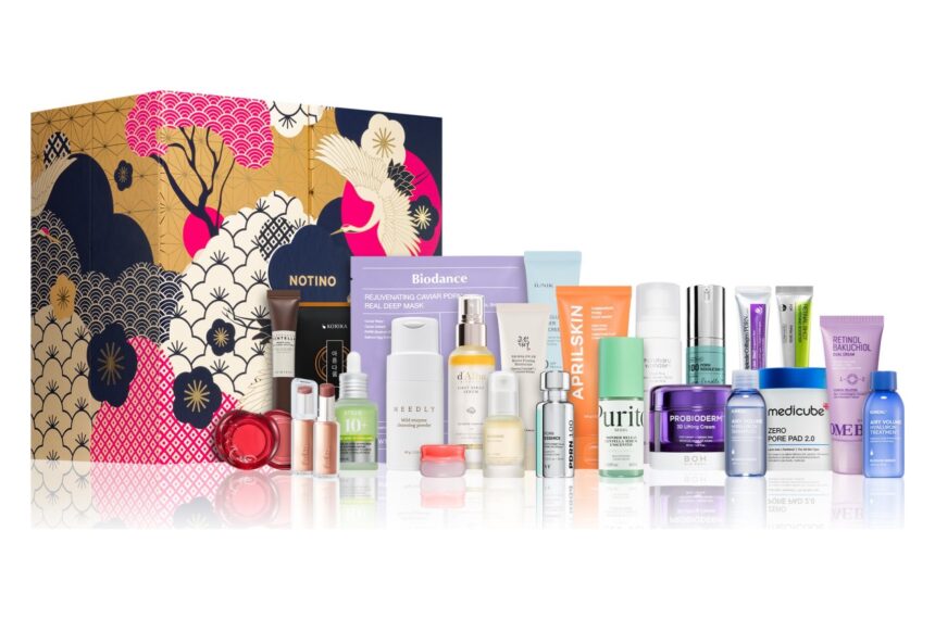 The Notino House of Korean Beauty Advent Calendar 2026, a gold, pink and navy box, with its 24 K-beauty products lined up in front