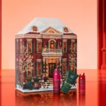 Rituals Classic Advent Calendar 2026 townhouse with Rituals body care products beside it