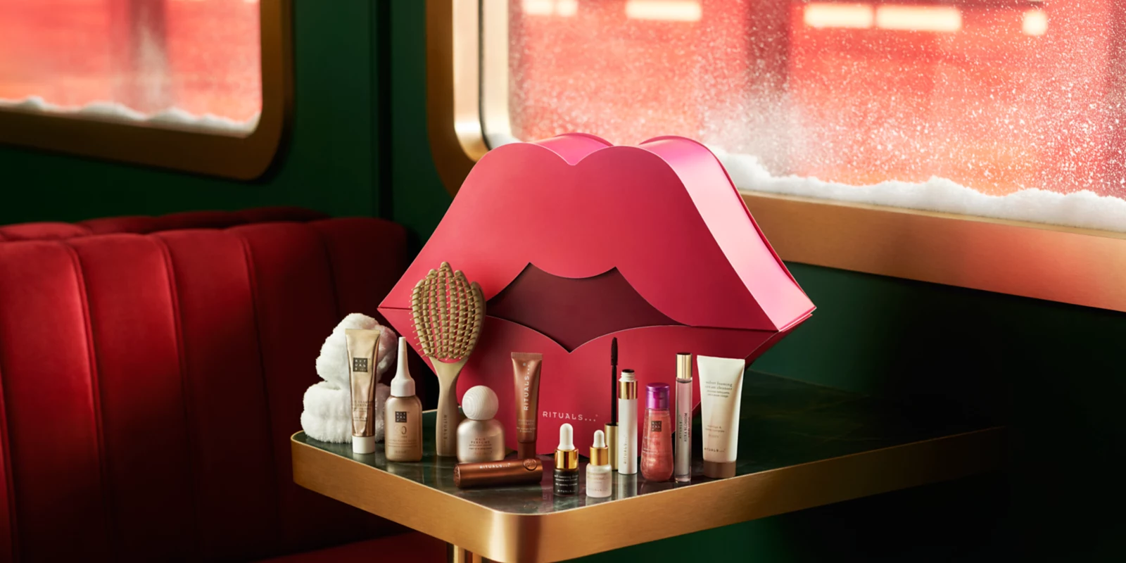 Rituals Deluxe Beauty Set 2026 lip-shaped box with its 13 products on a table